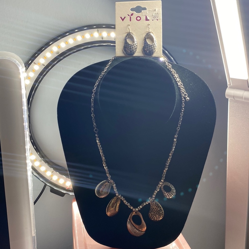 Cool pattern, necklace and earring set
